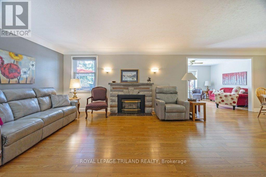 












236 SUNSET DRIVE

,
St. Thomas,




Ontario
N5R3C3

