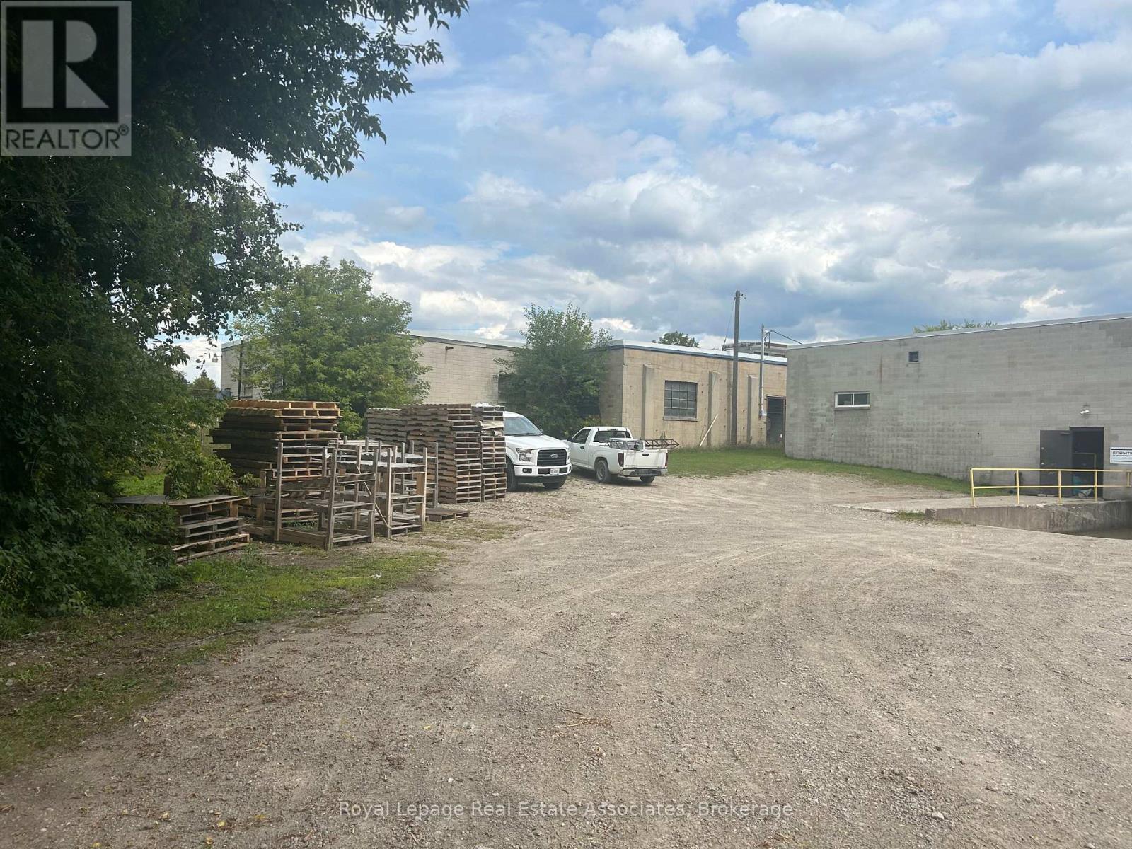 












153 PERTH STREET

,
Halton Hills,




Ontario
L7J1C9

