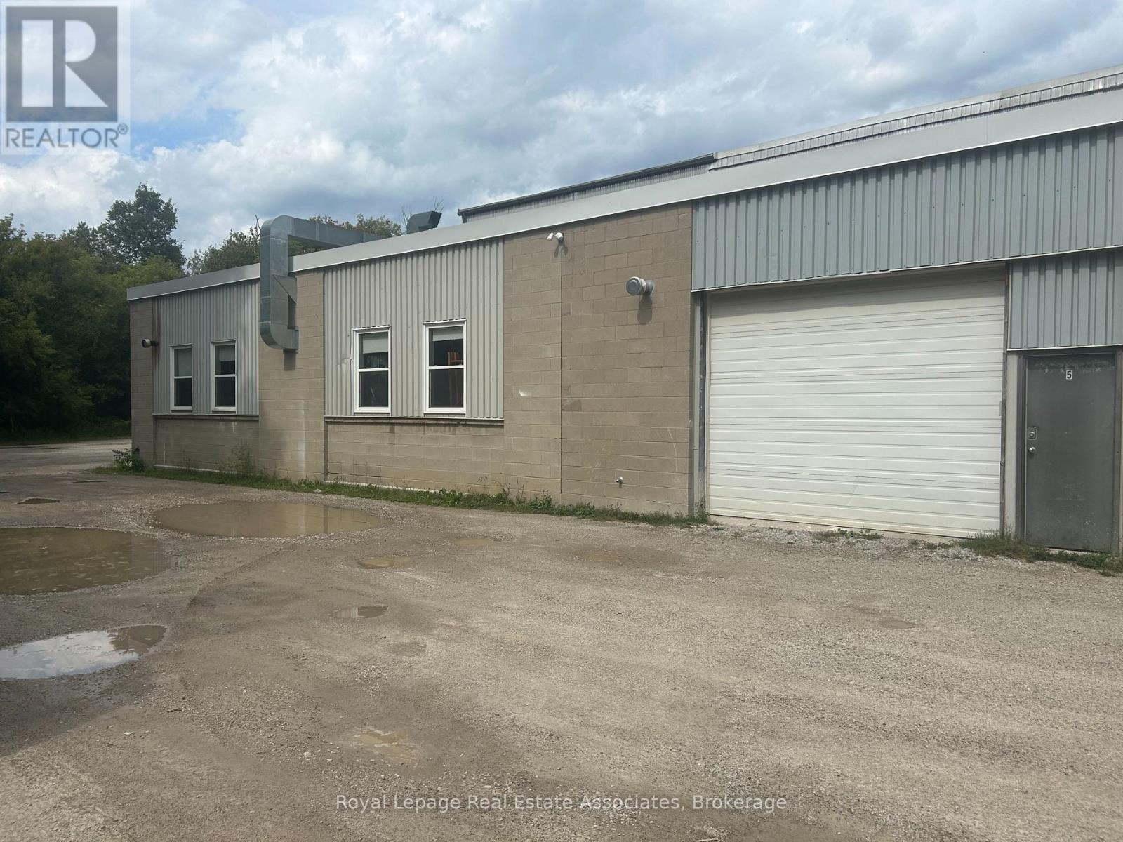 












153 PERTH STREET

,
Halton Hills,




Ontario
L7J1C9

