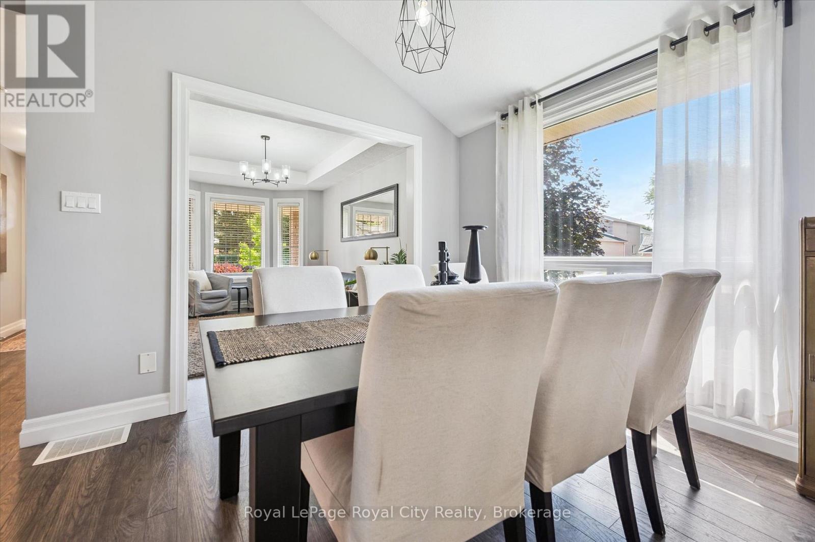 












255 DEERPATH DRIVE

,
Guelph (Willow West/Sugarbush/West Acres),




Ontario
N1K1T8

