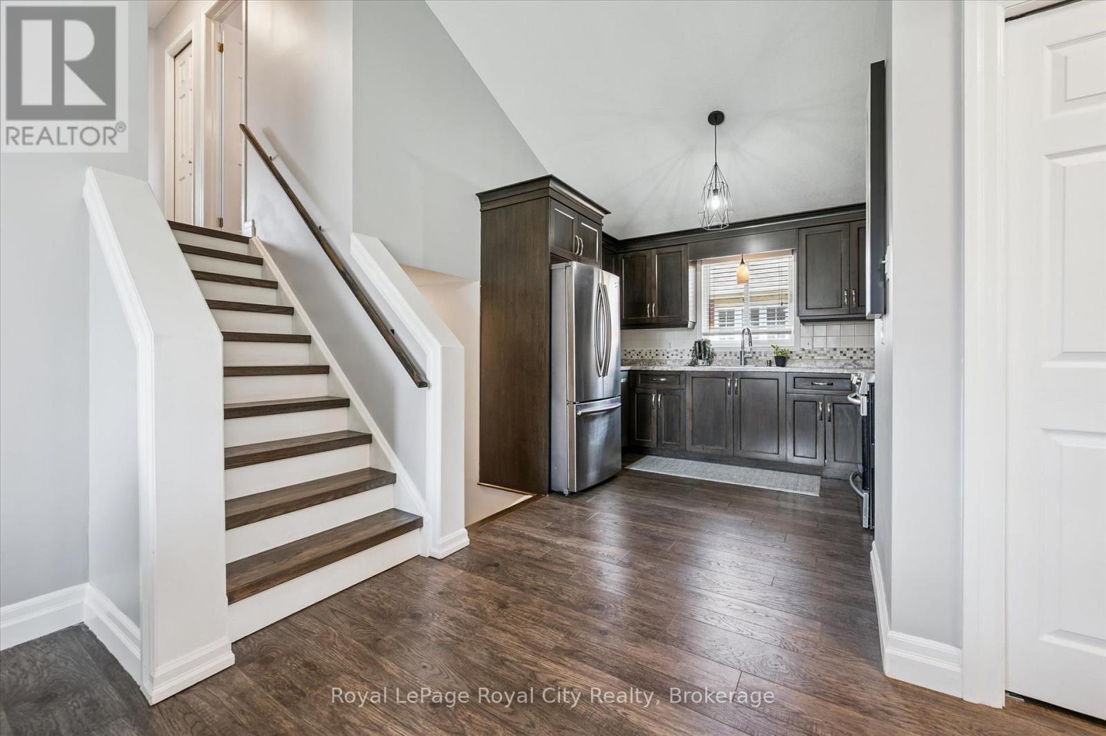 












255 DEERPATH DRIVE

,
Guelph (Willow West/Sugarbush/West Acres),




Ontario
N1K1T8

