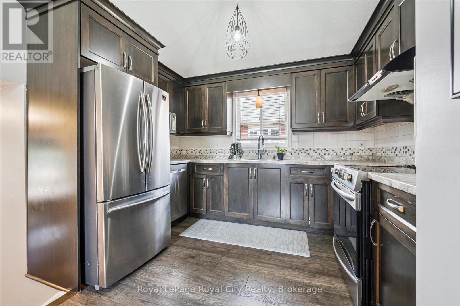 












255 DEERPATH DRIVE

,
Guelph (Willow West/Sugarbush/West Acres),




Ontario
N1K1T8

