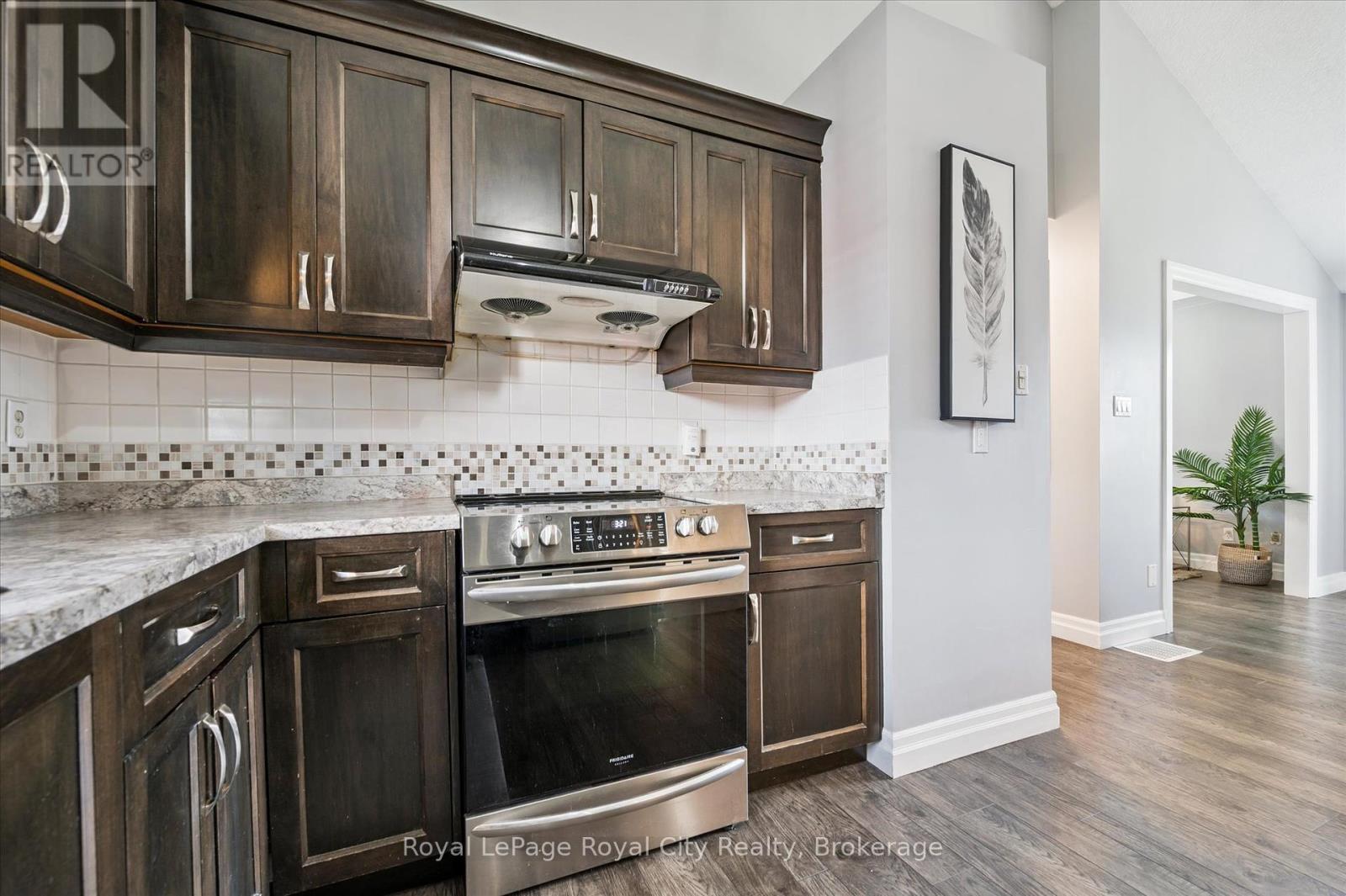 












255 DEERPATH DRIVE

,
Guelph (Willow West/Sugarbush/West Acres),




Ontario
N1K1T8

