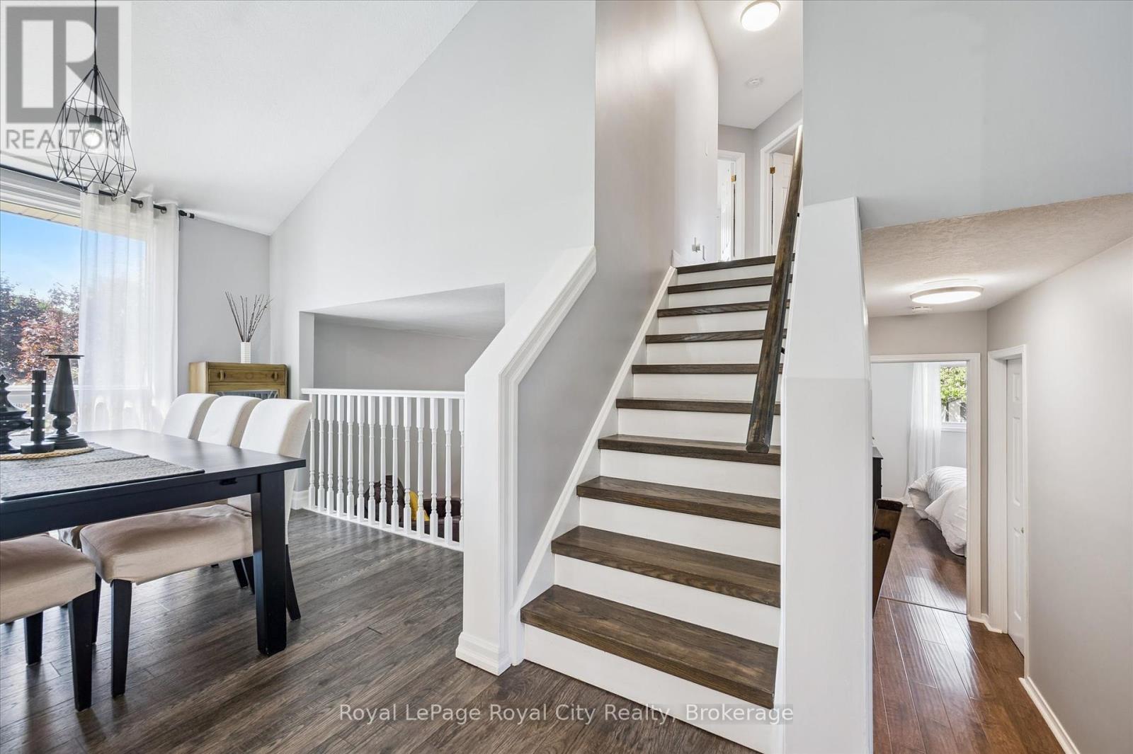 












255 DEERPATH DRIVE

,
Guelph (Willow West/Sugarbush/West Acres),




Ontario
N1K1T8

