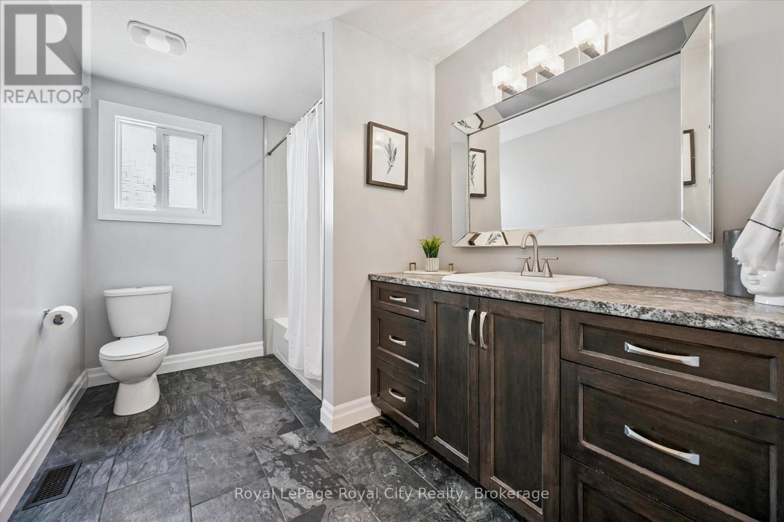 












255 DEERPATH DRIVE

,
Guelph (Willow West/Sugarbush/West Acres),




Ontario
N1K1T8

