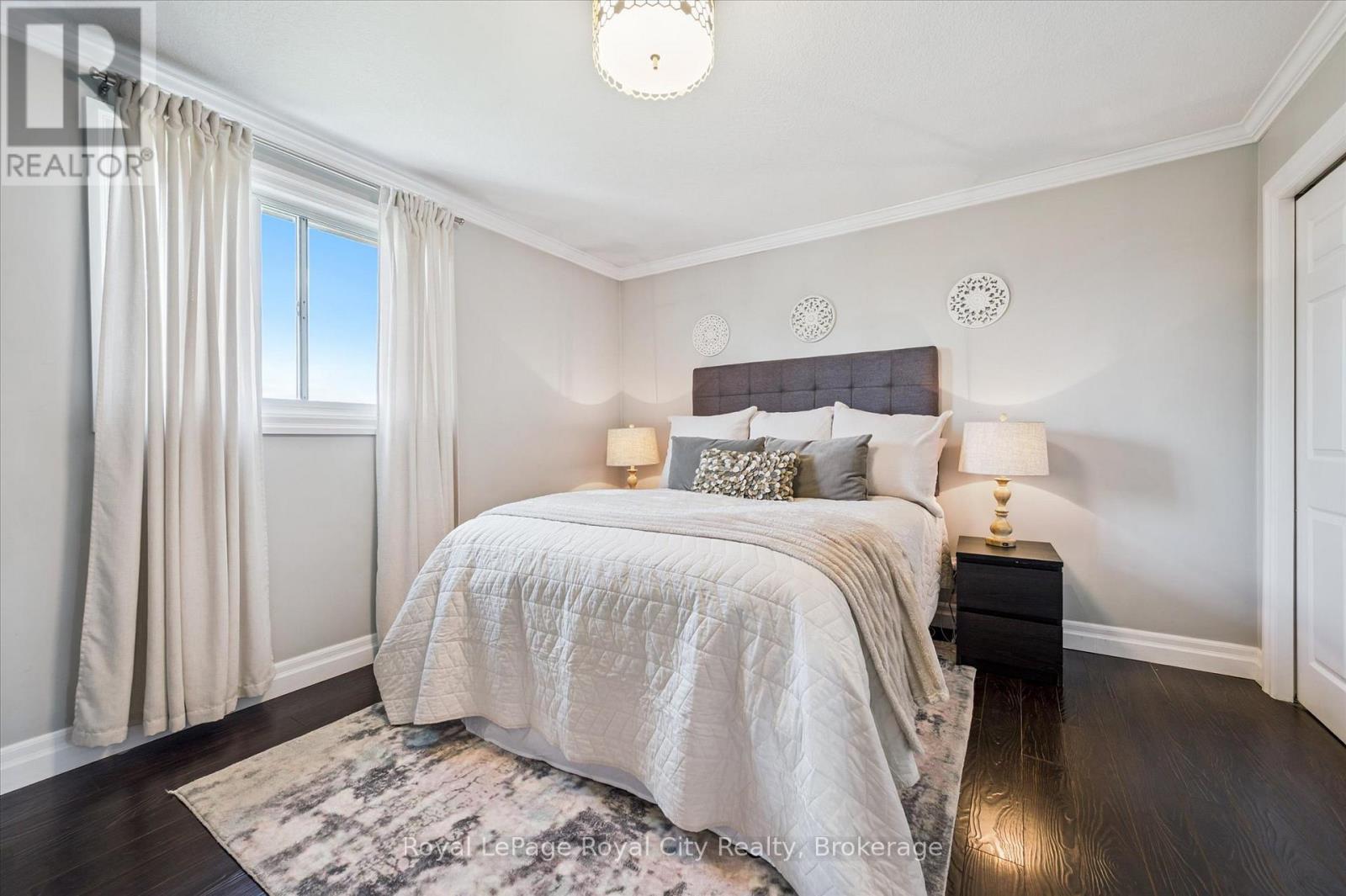 












255 DEERPATH DRIVE

,
Guelph (Willow West/Sugarbush/West Acres),




Ontario
N1K1T8

