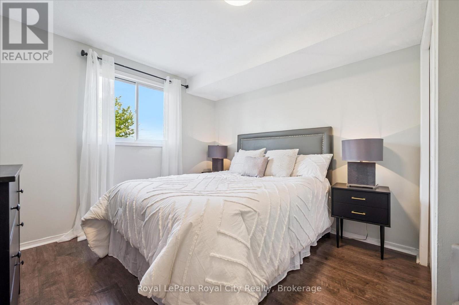 












255 DEERPATH DRIVE

,
Guelph (Willow West/Sugarbush/West Acres),




Ontario
N1K1T8

