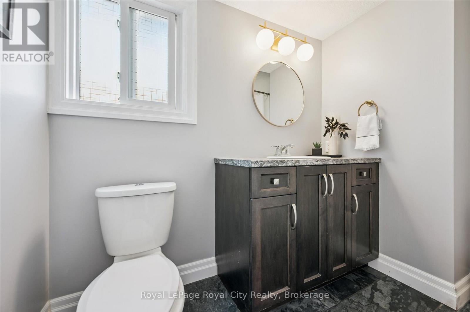 












255 DEERPATH DRIVE

,
Guelph (Willow West/Sugarbush/West Acres),




Ontario
N1K1T8

