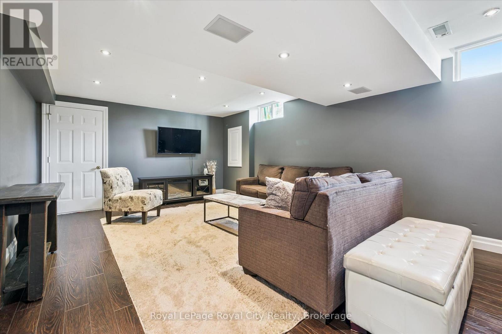 












255 DEERPATH DRIVE

,
Guelph (Willow West/Sugarbush/West Acres),




Ontario
N1K1T8

