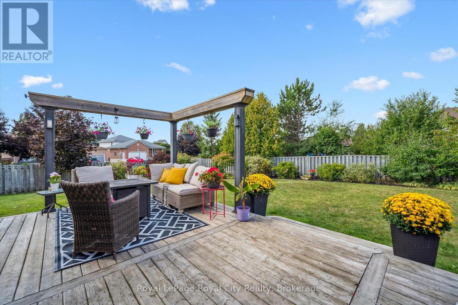 












255 DEERPATH DRIVE

,
Guelph (Willow West/Sugarbush/West Acres),




Ontario
N1K1T8

