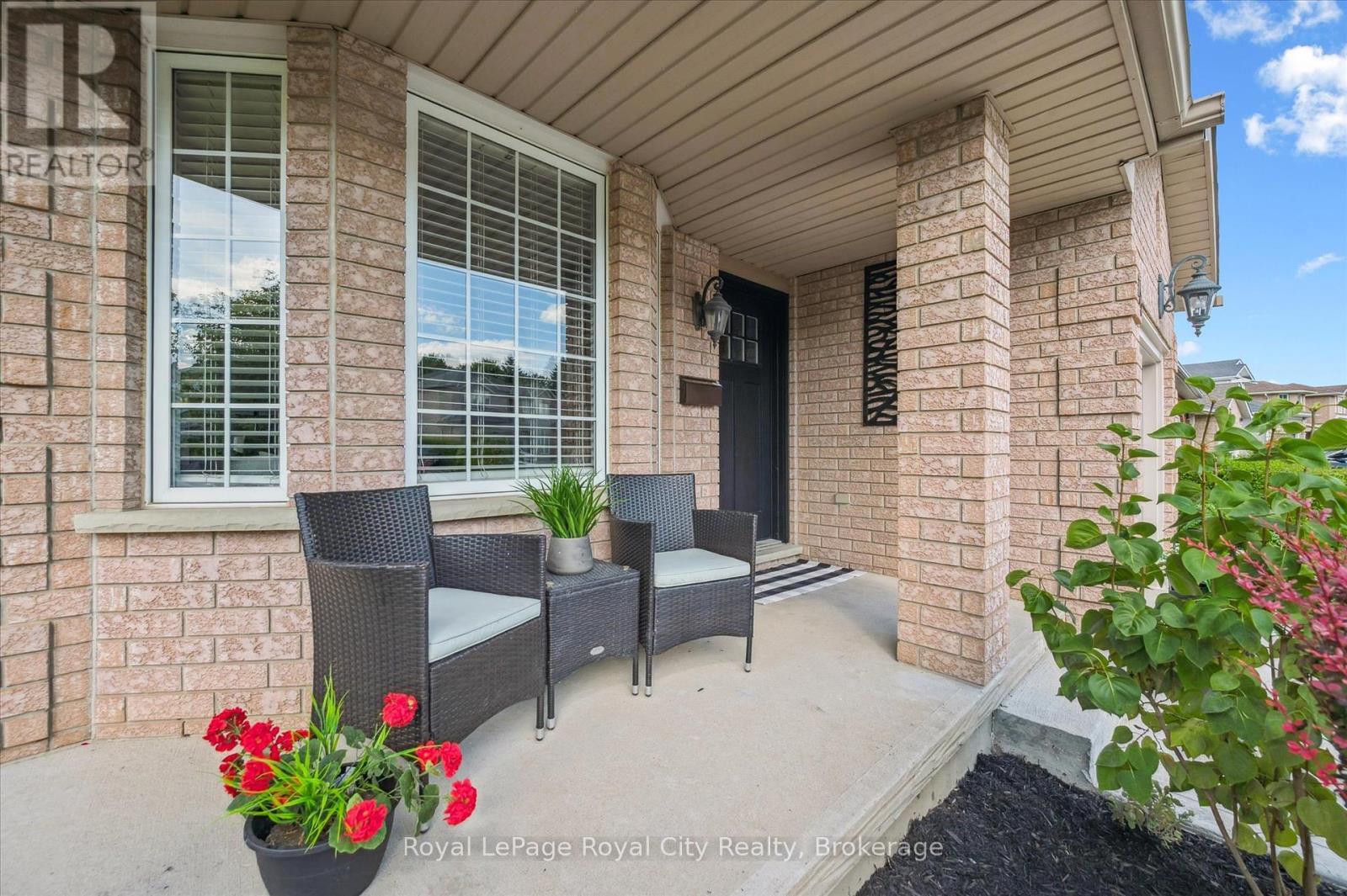 












255 DEERPATH DRIVE

,
Guelph (Willow West/Sugarbush/West Acres),




Ontario
N1K1T8

