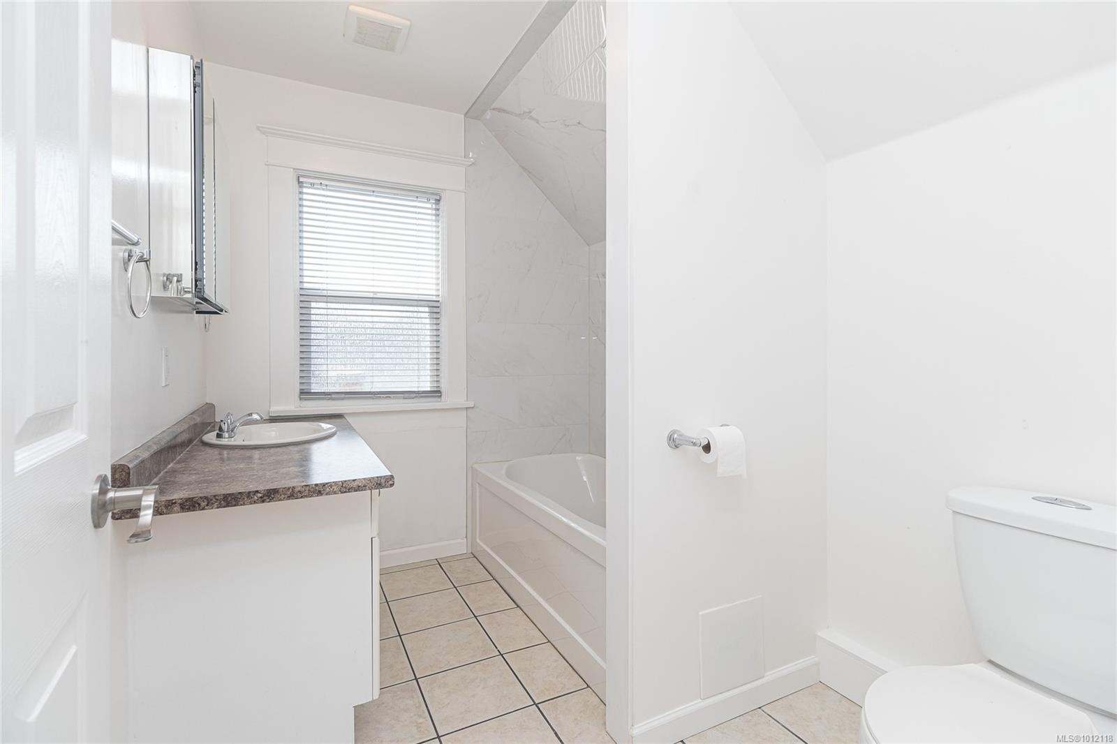 









841


Viewfield

Rd,
Esquimalt,




BC
V9A 4V2

