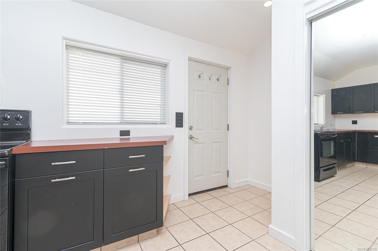 









841


Viewfield

Rd,
Esquimalt,




BC
V9A 4V2

