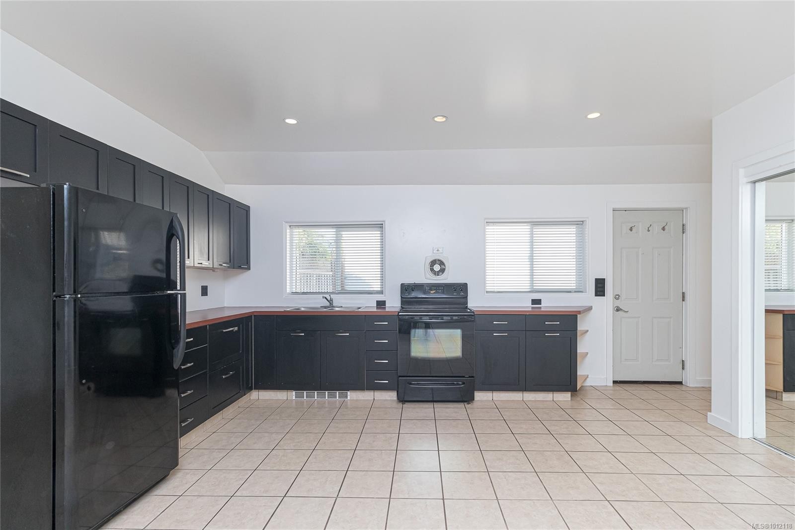 









841


Viewfield

Rd,
Esquimalt,




BC
V9A 4V2

