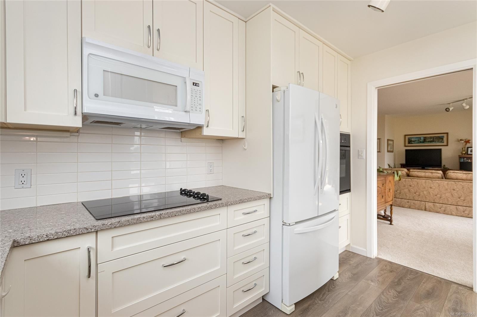 









188


Douglas

St, 530,
Victoria,




BC
V8V 2P1


