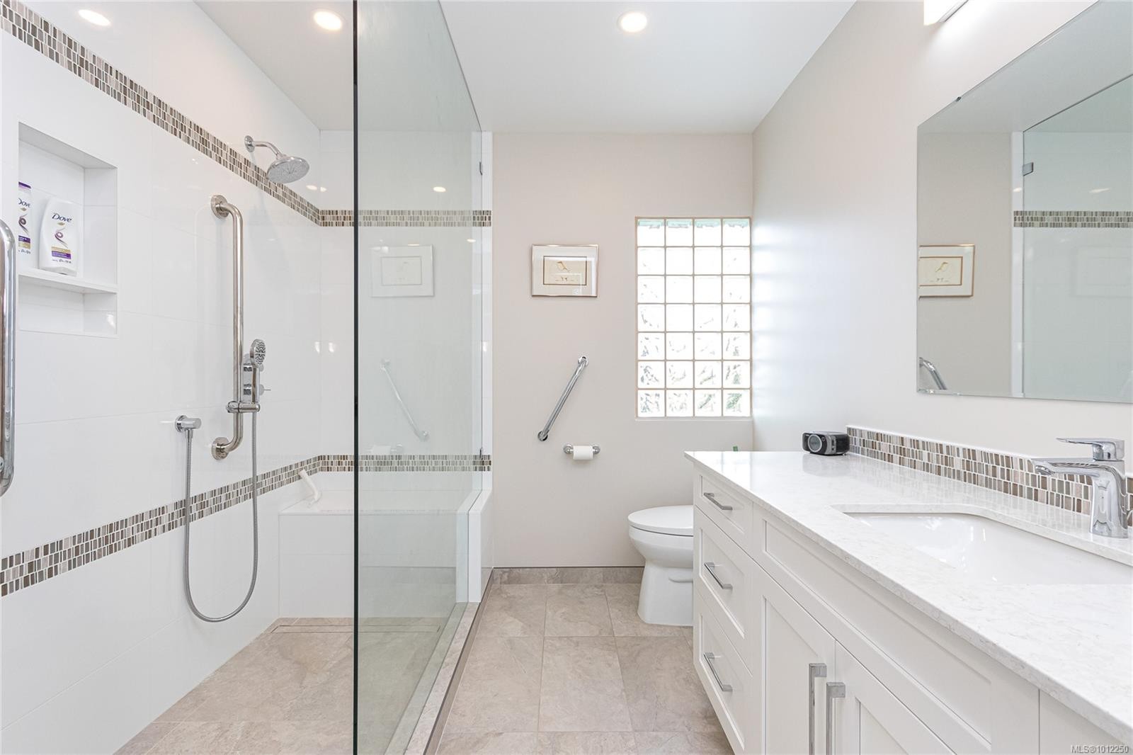









188


Douglas

St, 530,
Victoria,




BC
V8V 2P1

