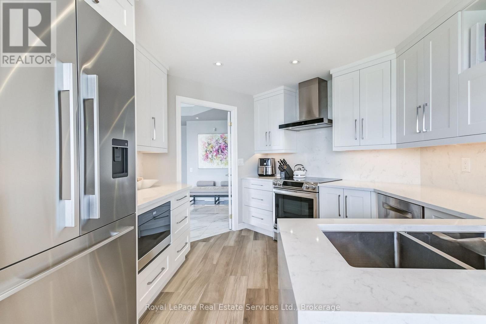 












PH1 - 60 OLD MILL ROAD

,
Oakville (OO Old Oakville),




Ontario
L6J7V9

