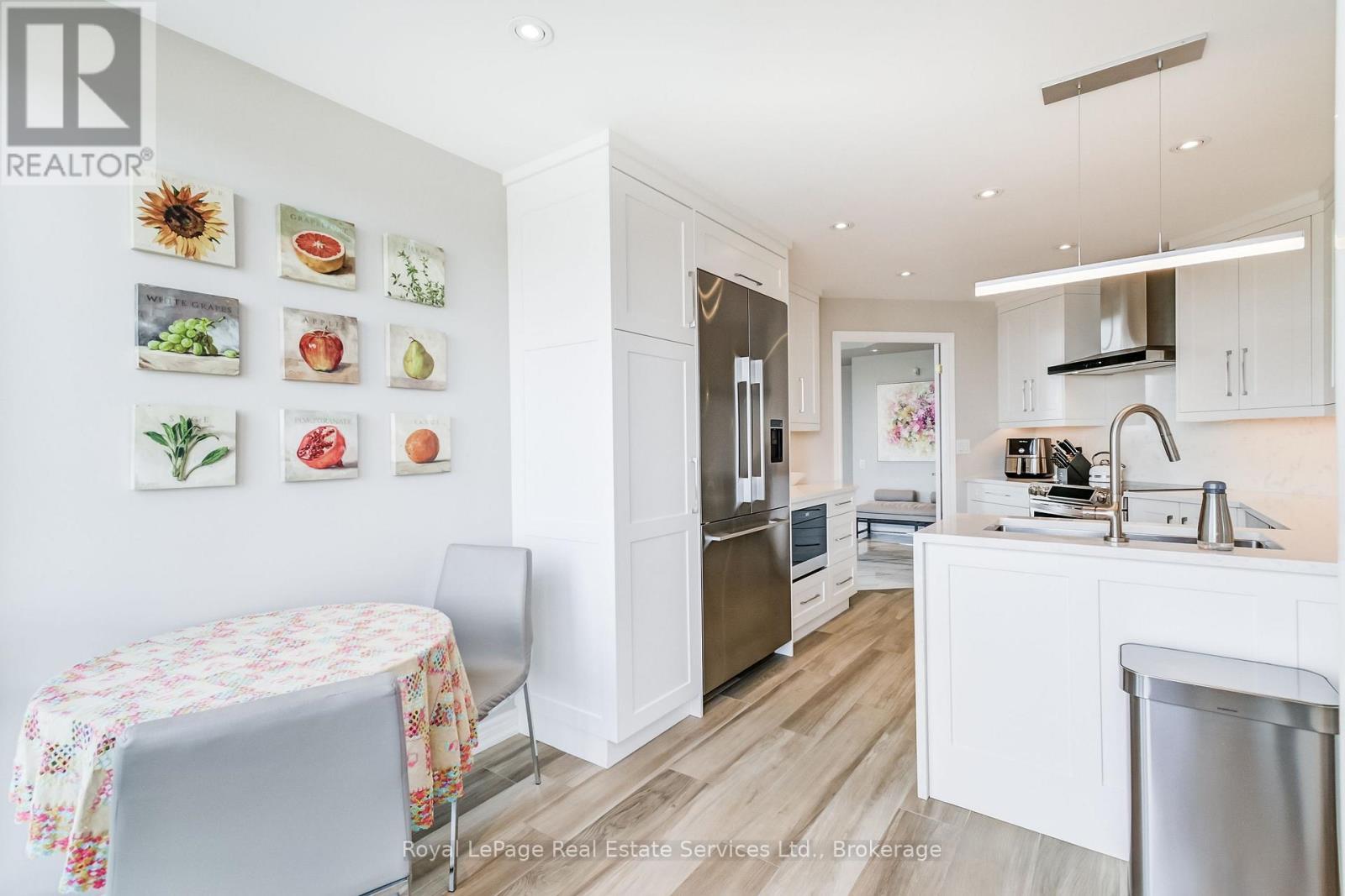 












PH1 - 60 OLD MILL ROAD

,
Oakville (OO Old Oakville),




Ontario
L6J7V9

