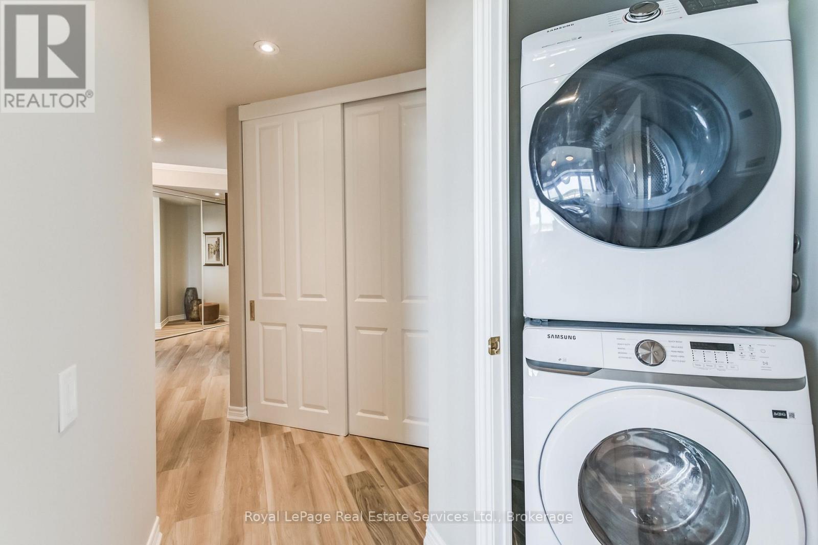












PH1 - 60 OLD MILL ROAD

,
Oakville (OO Old Oakville),




Ontario
L6J7V9

