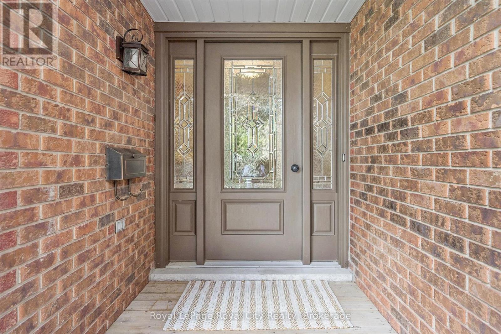 












28 WIMBLEDON ROAD

,
Guelph (Willow West/Sugarbush/West Acres),




Ontario
N1H7N1

