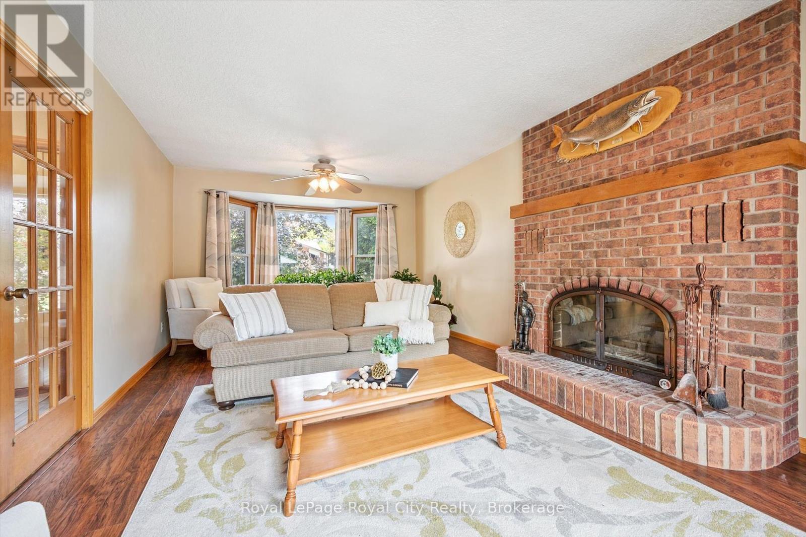 












28 WIMBLEDON ROAD

,
Guelph (Willow West/Sugarbush/West Acres),




Ontario
N1H7N1

