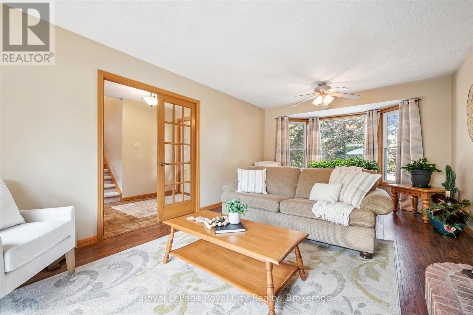 












28 WIMBLEDON ROAD

,
Guelph (Willow West/Sugarbush/West Acres),




Ontario
N1H7N1

