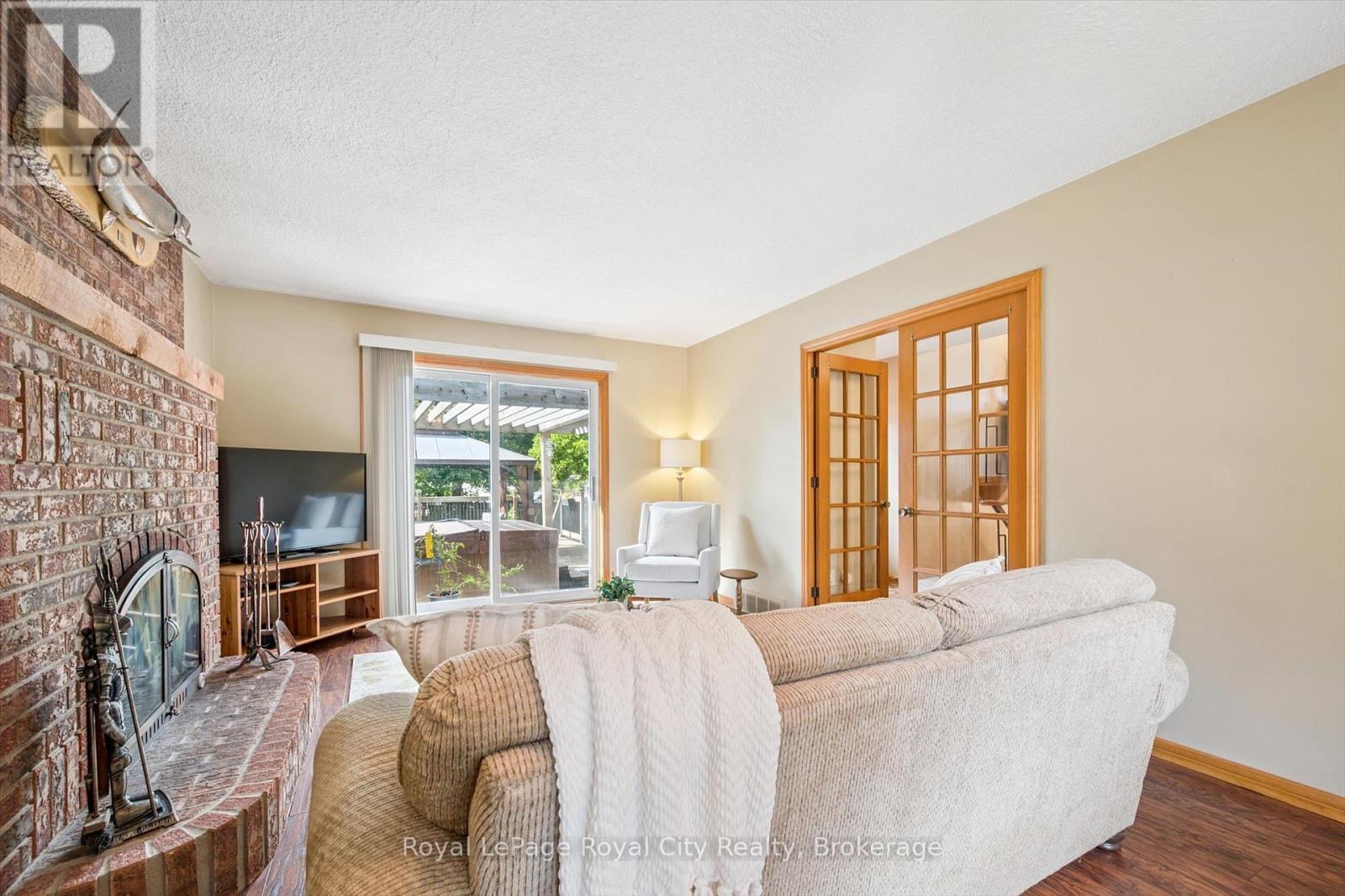 












28 WIMBLEDON ROAD

,
Guelph (Willow West/Sugarbush/West Acres),




Ontario
N1H7N1

