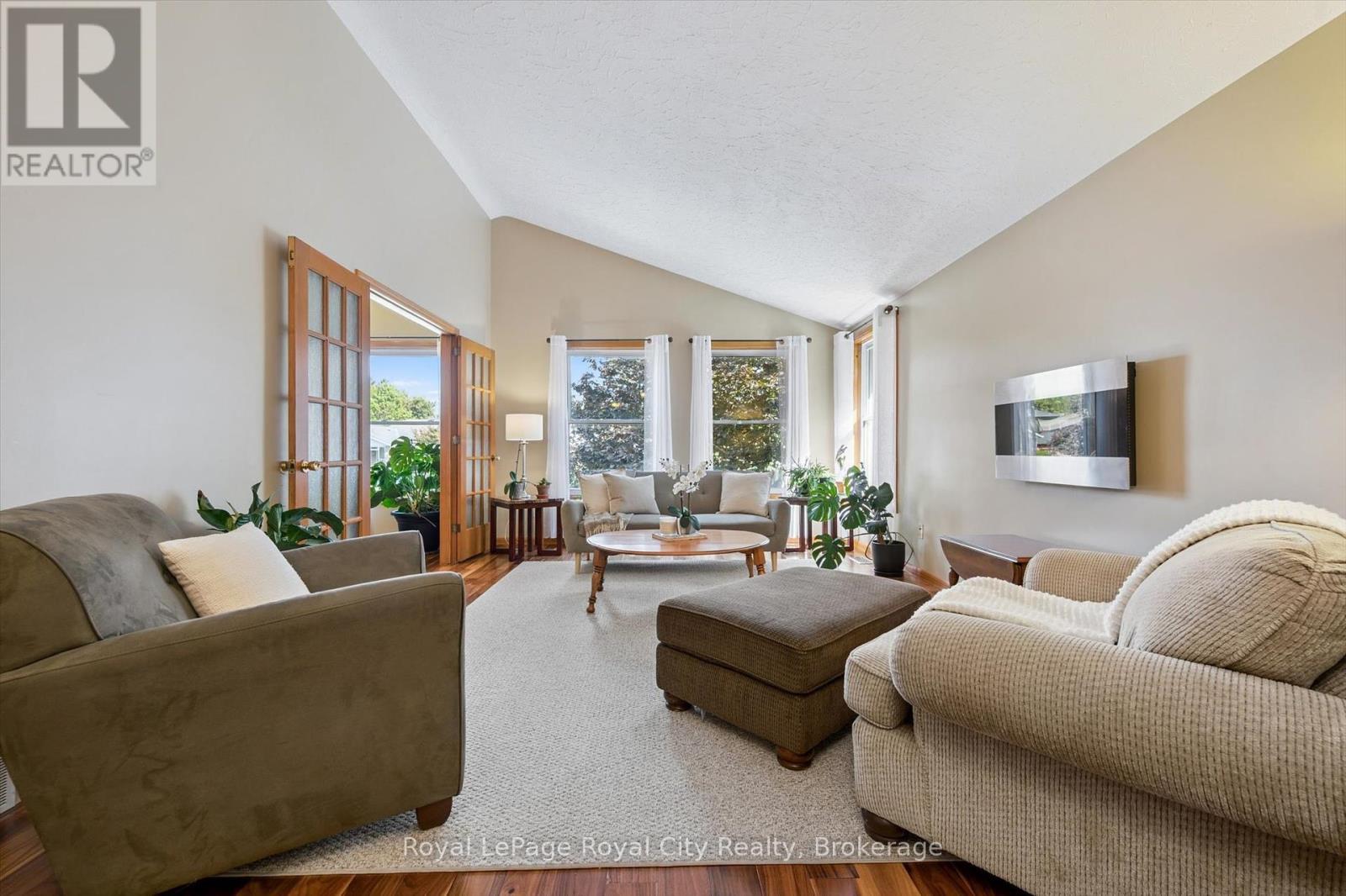 












28 WIMBLEDON ROAD

,
Guelph (Willow West/Sugarbush/West Acres),




Ontario
N1H7N1

