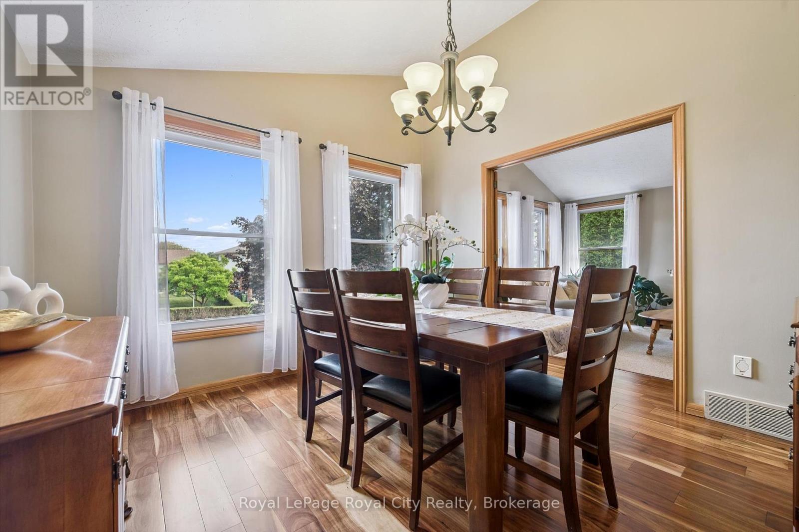 












28 WIMBLEDON ROAD

,
Guelph (Willow West/Sugarbush/West Acres),




Ontario
N1H7N1


