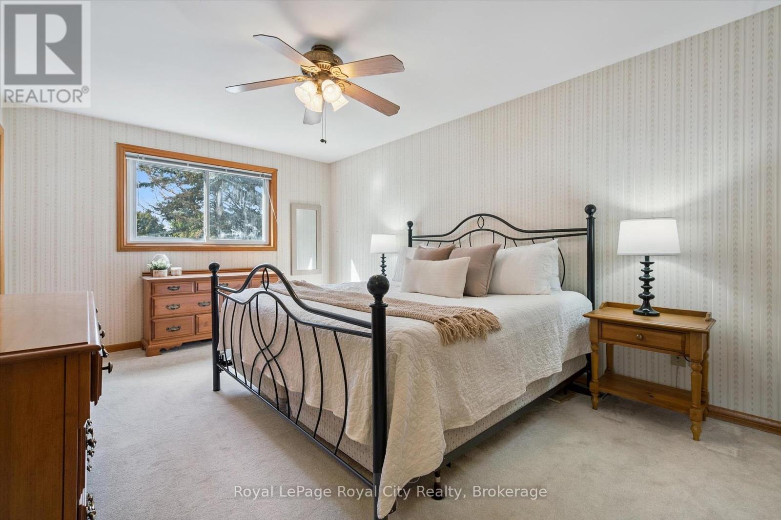 












28 WIMBLEDON ROAD

,
Guelph (Willow West/Sugarbush/West Acres),




Ontario
N1H7N1

