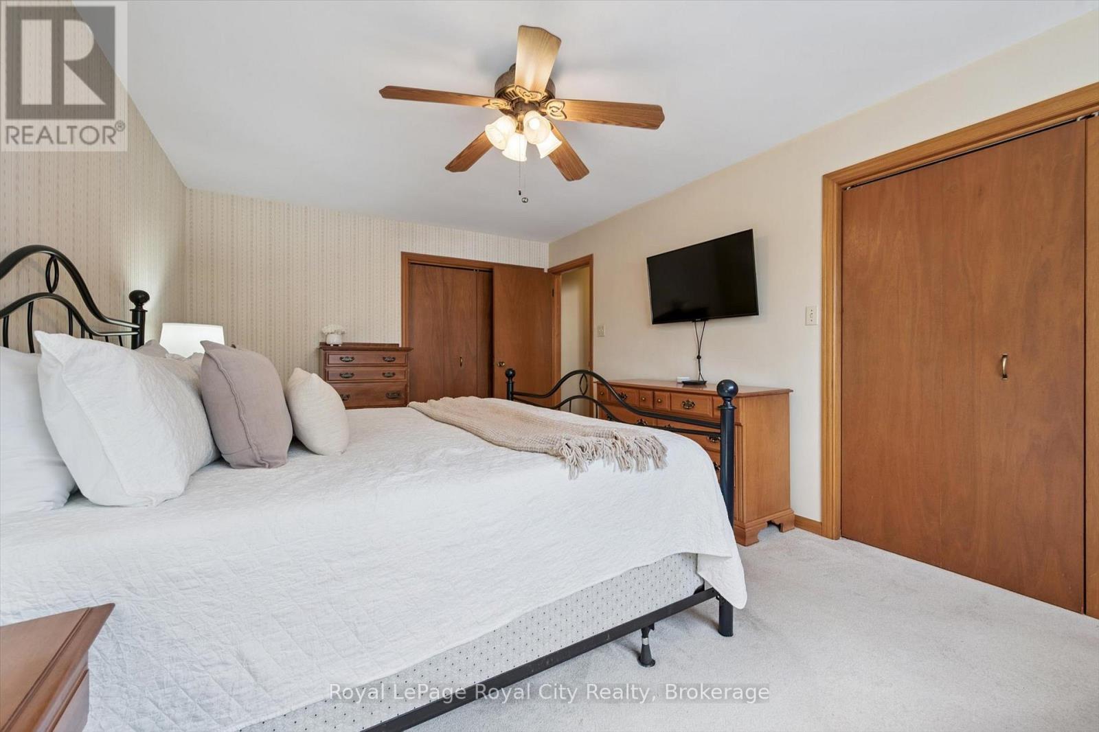 












28 WIMBLEDON ROAD

,
Guelph (Willow West/Sugarbush/West Acres),




Ontario
N1H7N1


