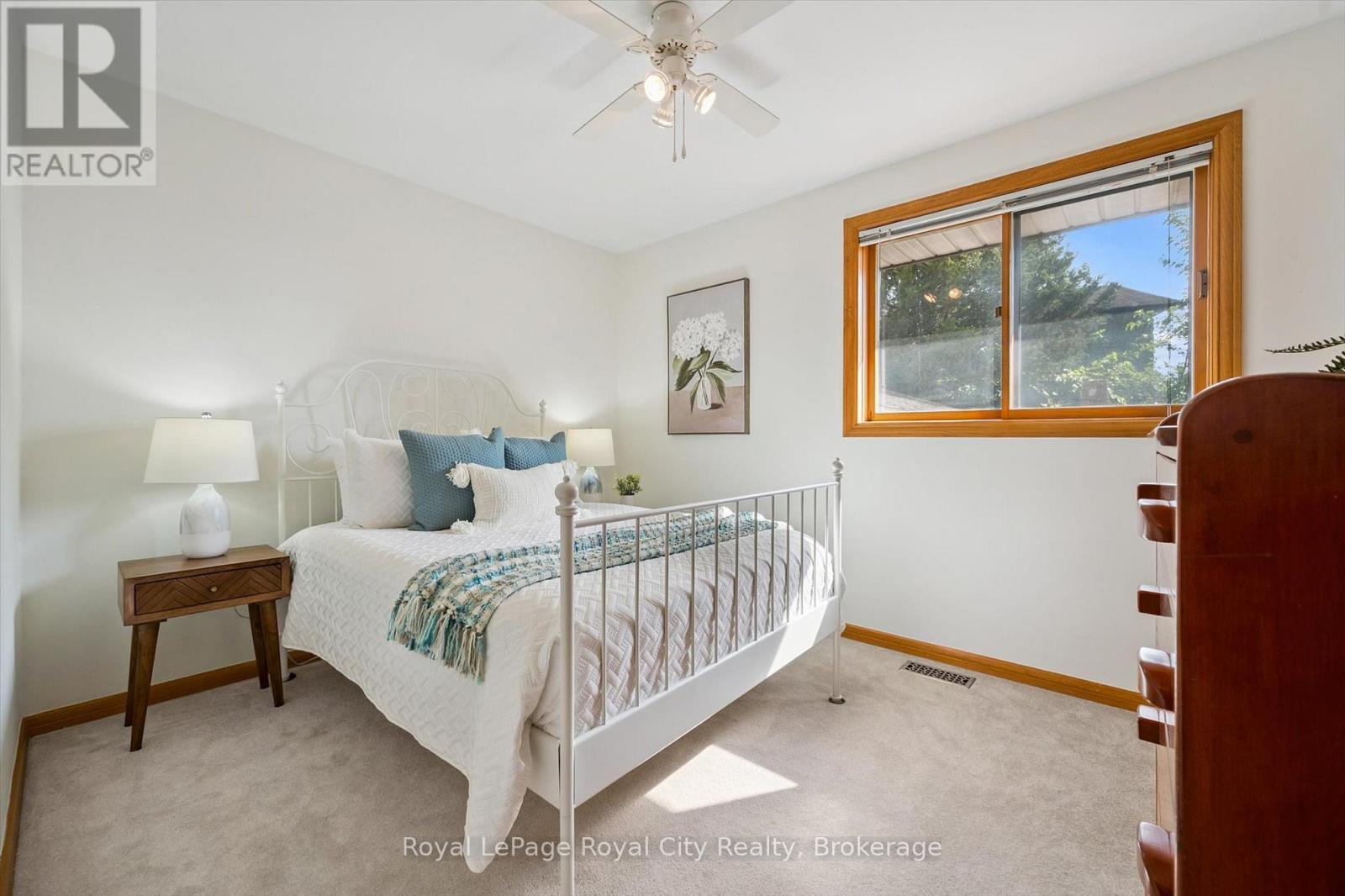 












28 WIMBLEDON ROAD

,
Guelph (Willow West/Sugarbush/West Acres),




Ontario
N1H7N1

