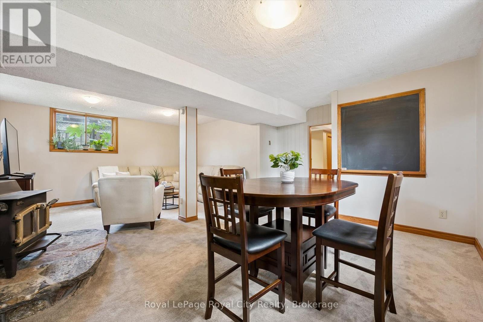 












28 WIMBLEDON ROAD

,
Guelph (Willow West/Sugarbush/West Acres),




Ontario
N1H7N1

