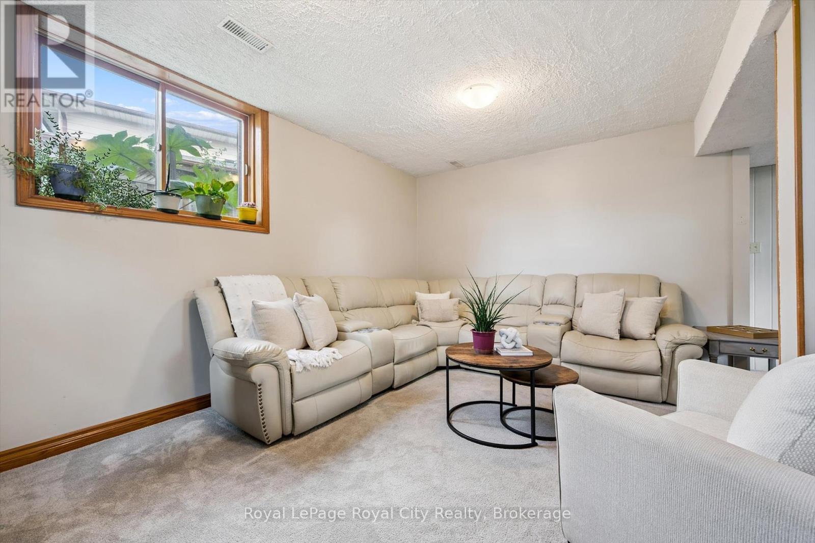












28 WIMBLEDON ROAD

,
Guelph (Willow West/Sugarbush/West Acres),




Ontario
N1H7N1

