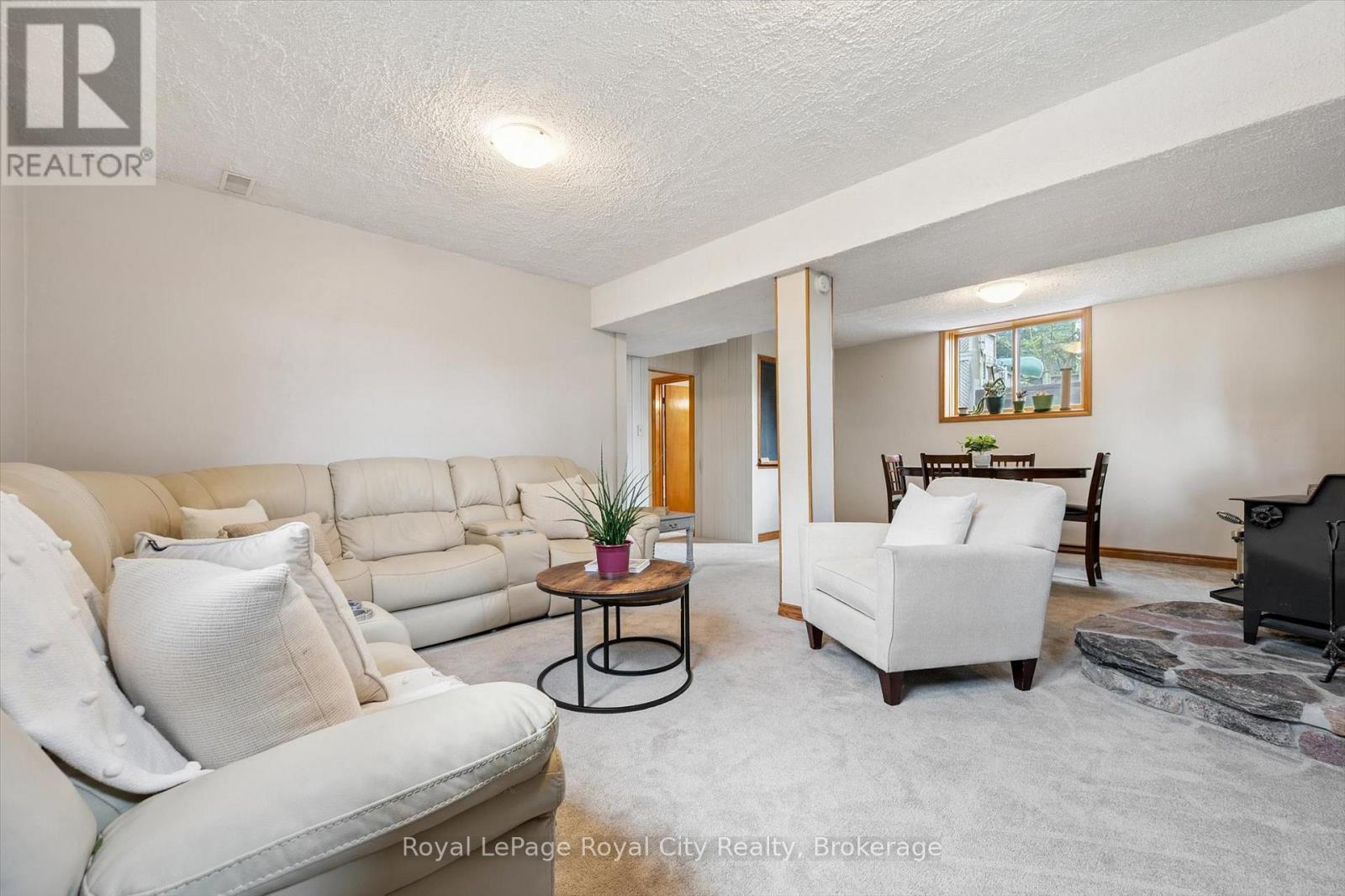 












28 WIMBLEDON ROAD

,
Guelph (Willow West/Sugarbush/West Acres),




Ontario
N1H7N1

