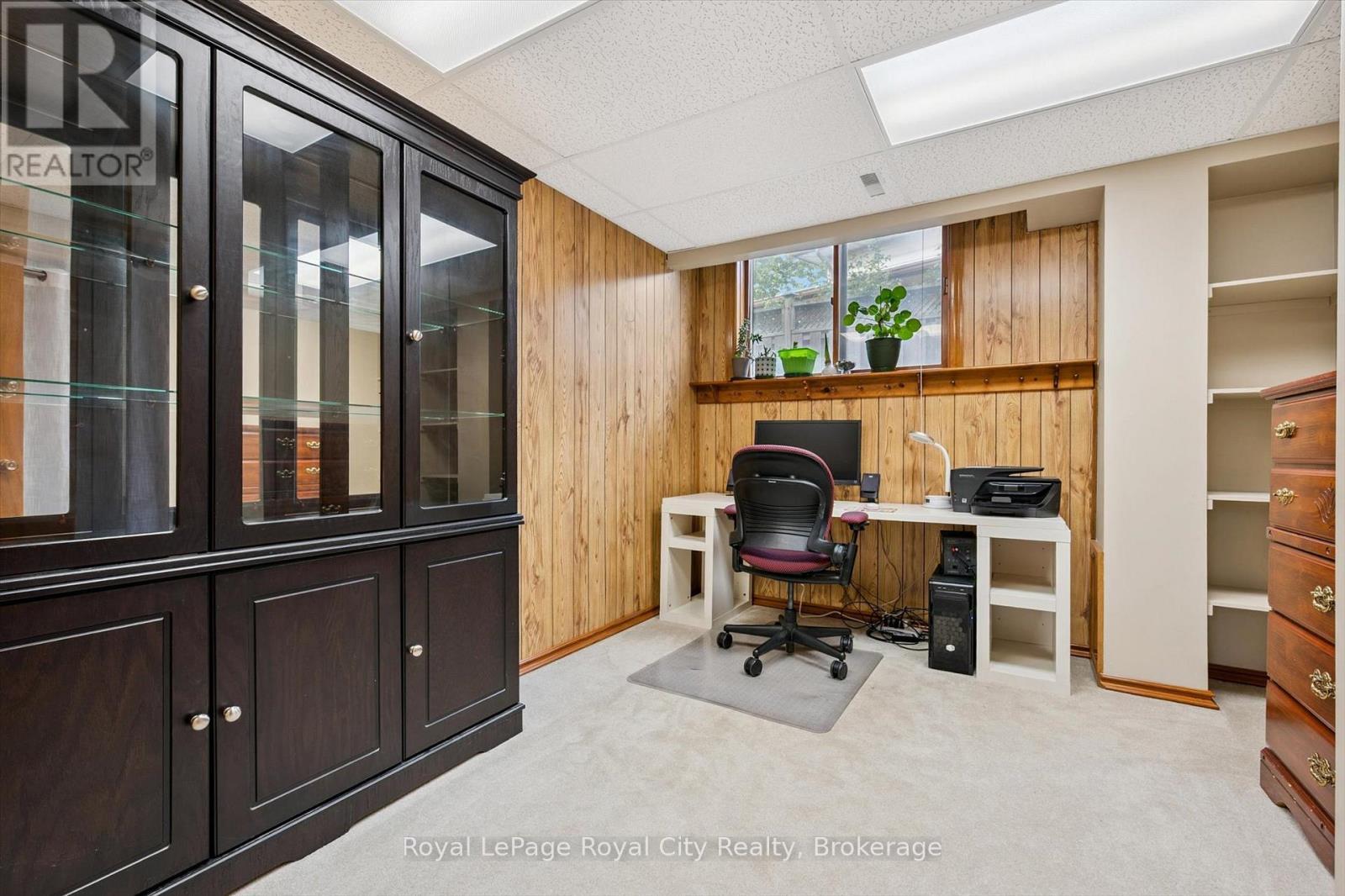 












28 WIMBLEDON ROAD

,
Guelph (Willow West/Sugarbush/West Acres),




Ontario
N1H7N1

