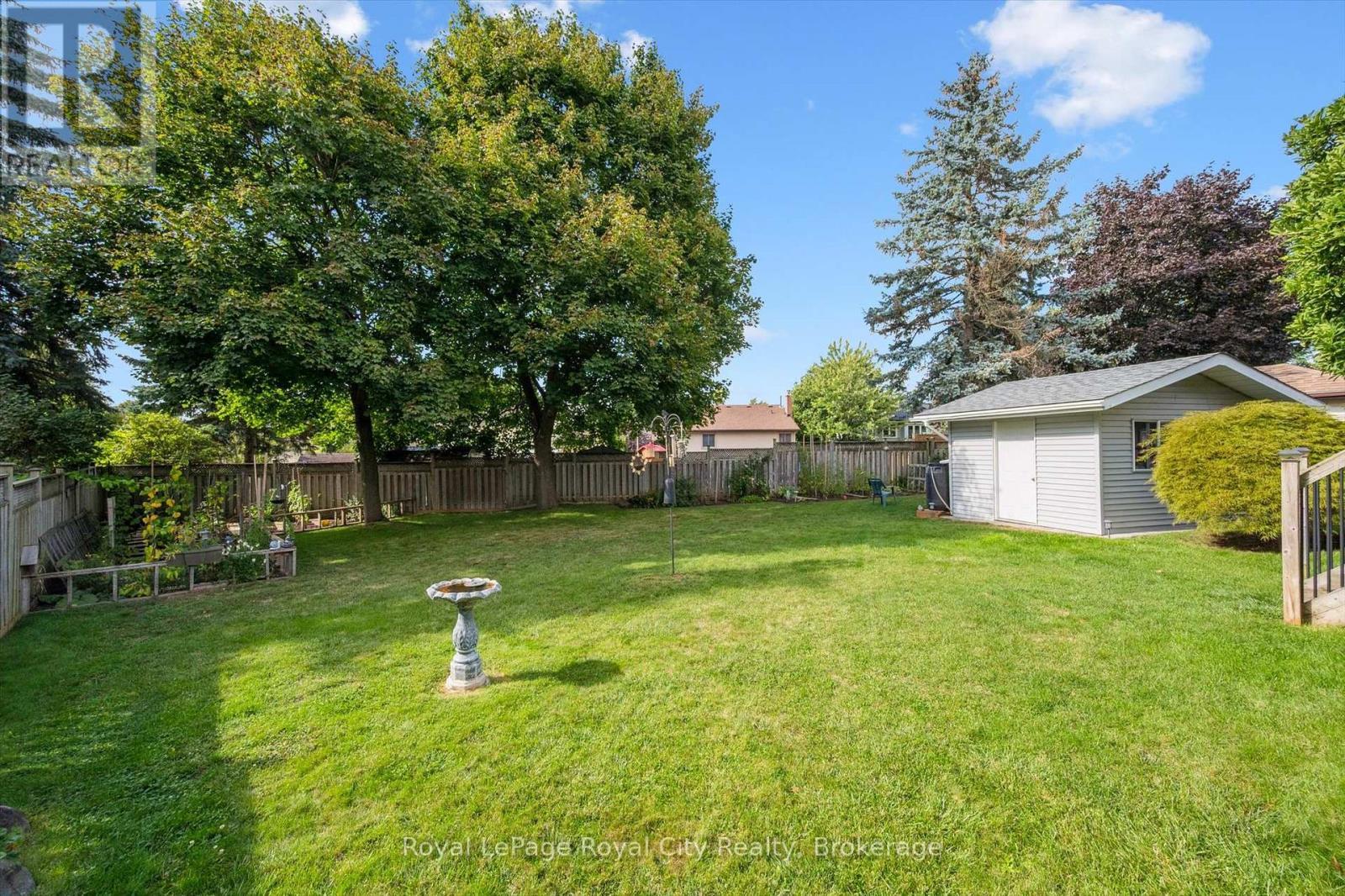 












28 WIMBLEDON ROAD

,
Guelph (Willow West/Sugarbush/West Acres),




Ontario
N1H7N1

