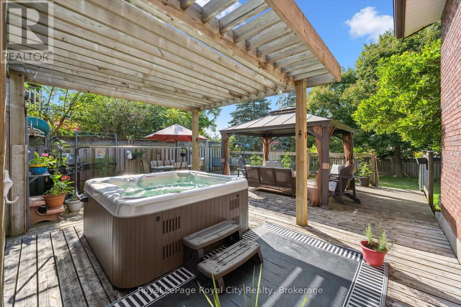 












28 WIMBLEDON ROAD

,
Guelph (Willow West/Sugarbush/West Acres),




Ontario
N1H7N1


