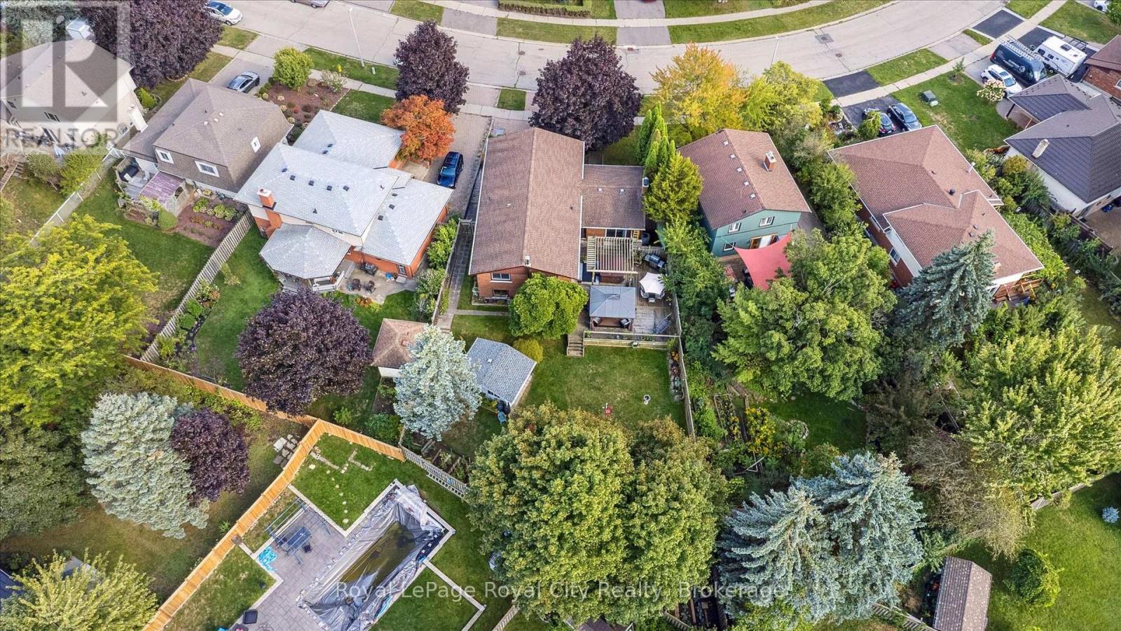 












28 WIMBLEDON ROAD

,
Guelph (Willow West/Sugarbush/West Acres),




Ontario
N1H7N1

