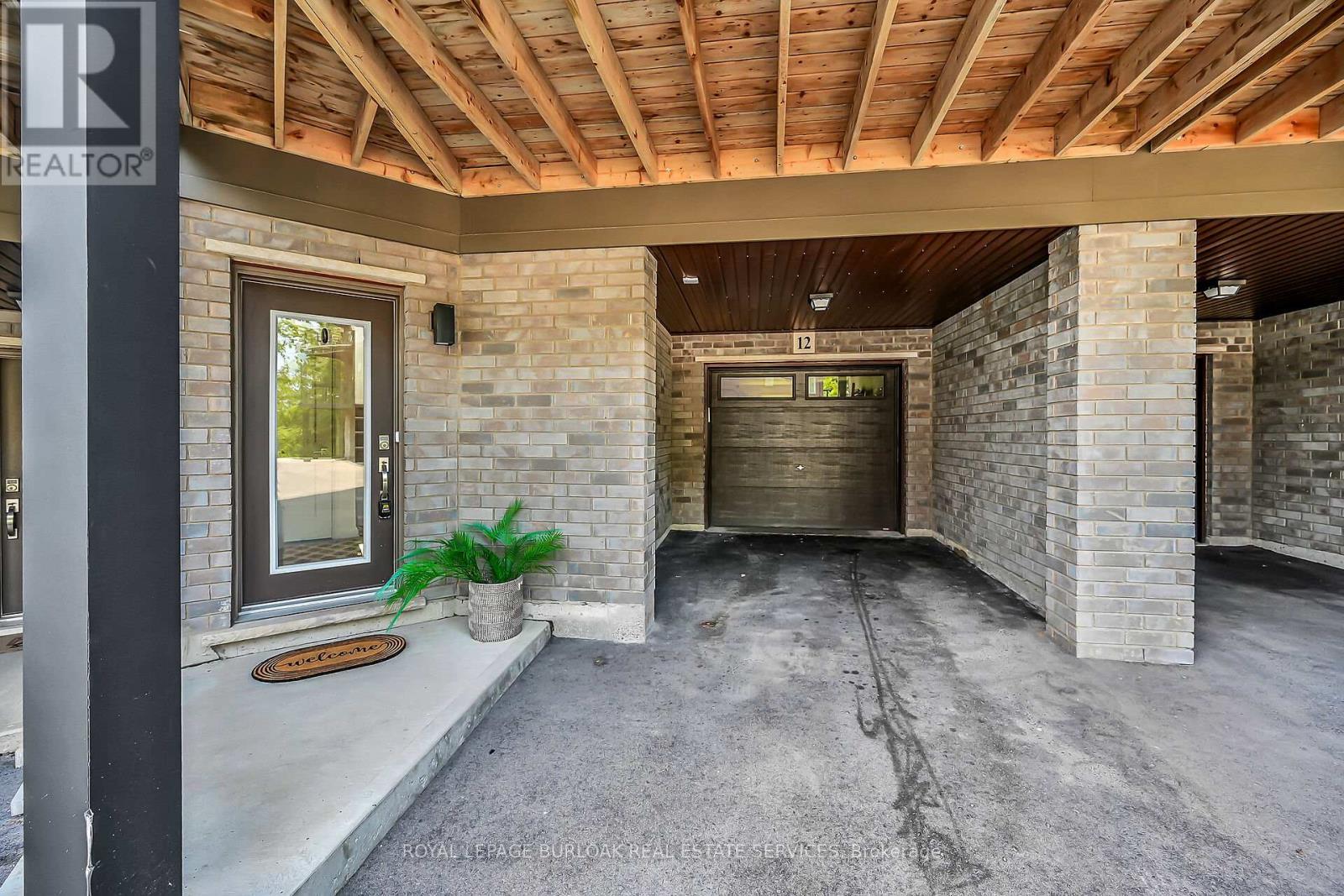 












12 - 23 ECHOVALLEY DRIVE

,
Hamilton,




Ontario
L8J0K4

