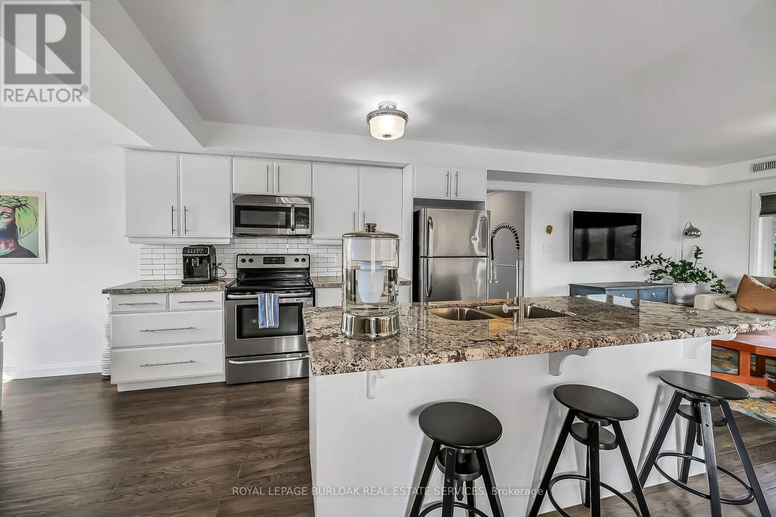 












12 - 23 ECHOVALLEY DRIVE

,
Hamilton,




Ontario
L8J0K4

