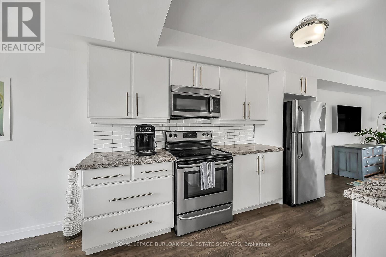 












12 - 23 ECHOVALLEY DRIVE

,
Hamilton,




Ontario
L8J0K4

