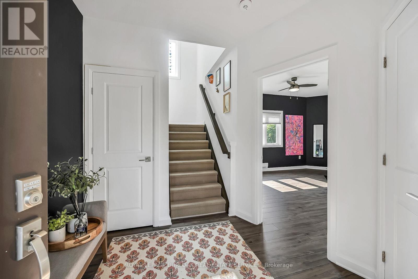 












12 - 23 ECHOVALLEY DRIVE

,
Hamilton,




Ontario
L8J0K4

