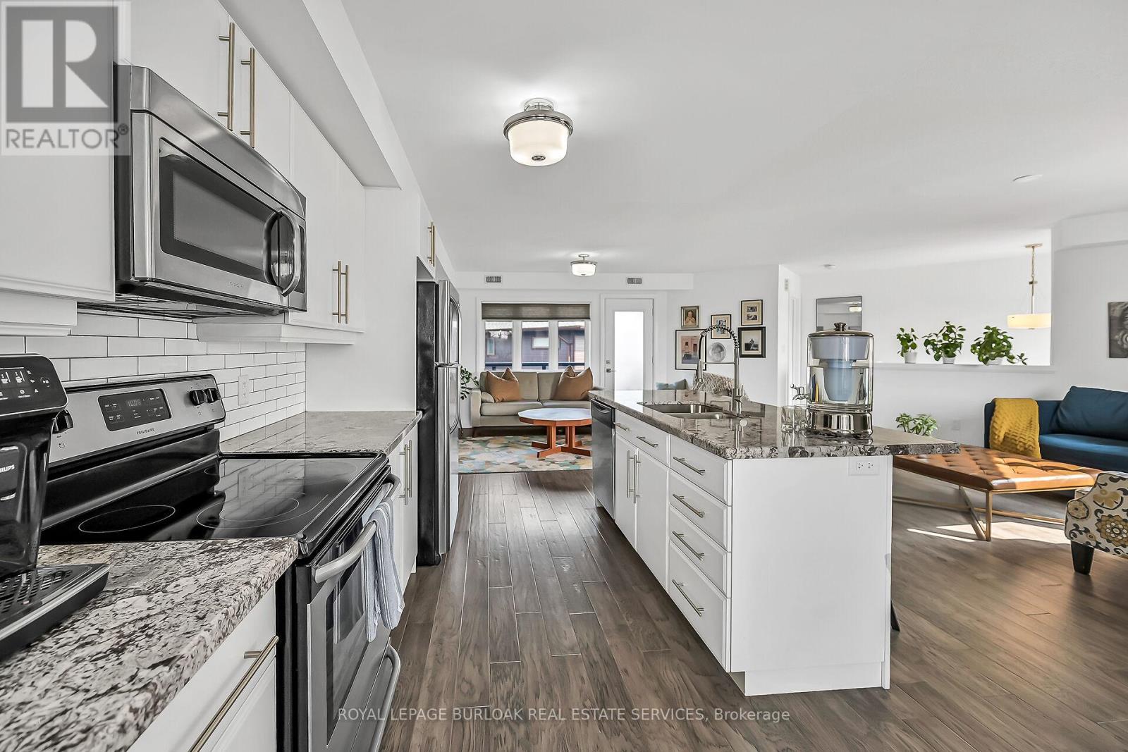 












12 - 23 ECHOVALLEY DRIVE

,
Hamilton,




Ontario
L8J0K4

