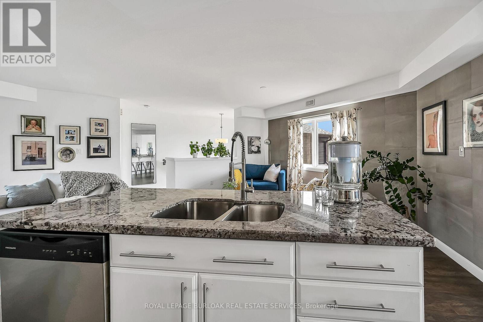 












12 - 23 ECHOVALLEY DRIVE

,
Hamilton,




Ontario
L8J0K4

