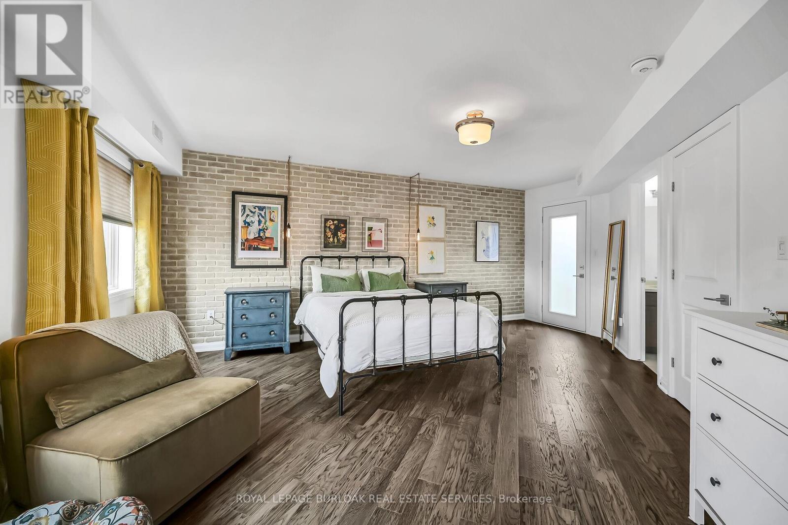 












12 - 23 ECHOVALLEY DRIVE

,
Hamilton,




Ontario
L8J0K4

