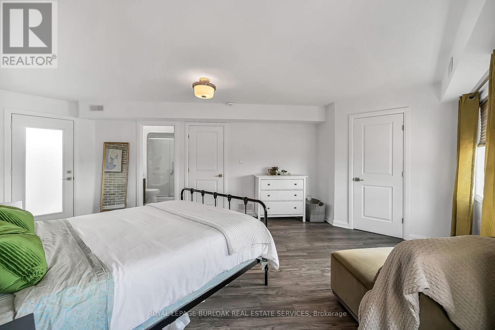 












12 - 23 ECHOVALLEY DRIVE

,
Hamilton,




Ontario
L8J0K4


