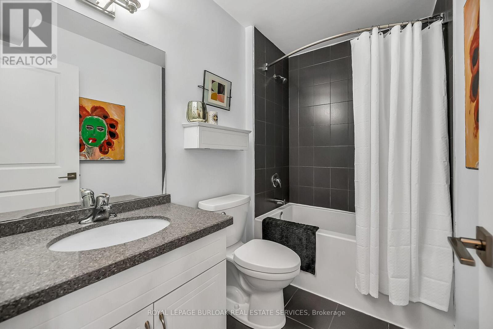












12 - 23 ECHOVALLEY DRIVE

,
Hamilton,




Ontario
L8J0K4

