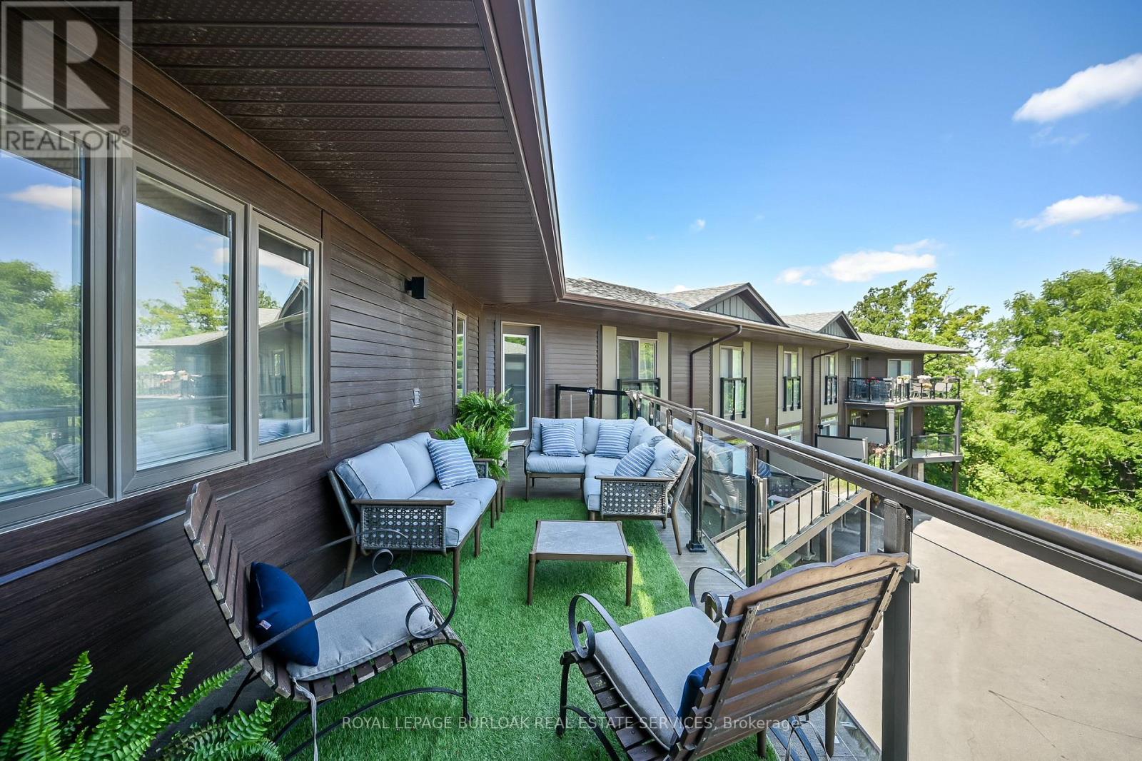 












12 - 23 ECHOVALLEY DRIVE

,
Hamilton,




Ontario
L8J0K4

