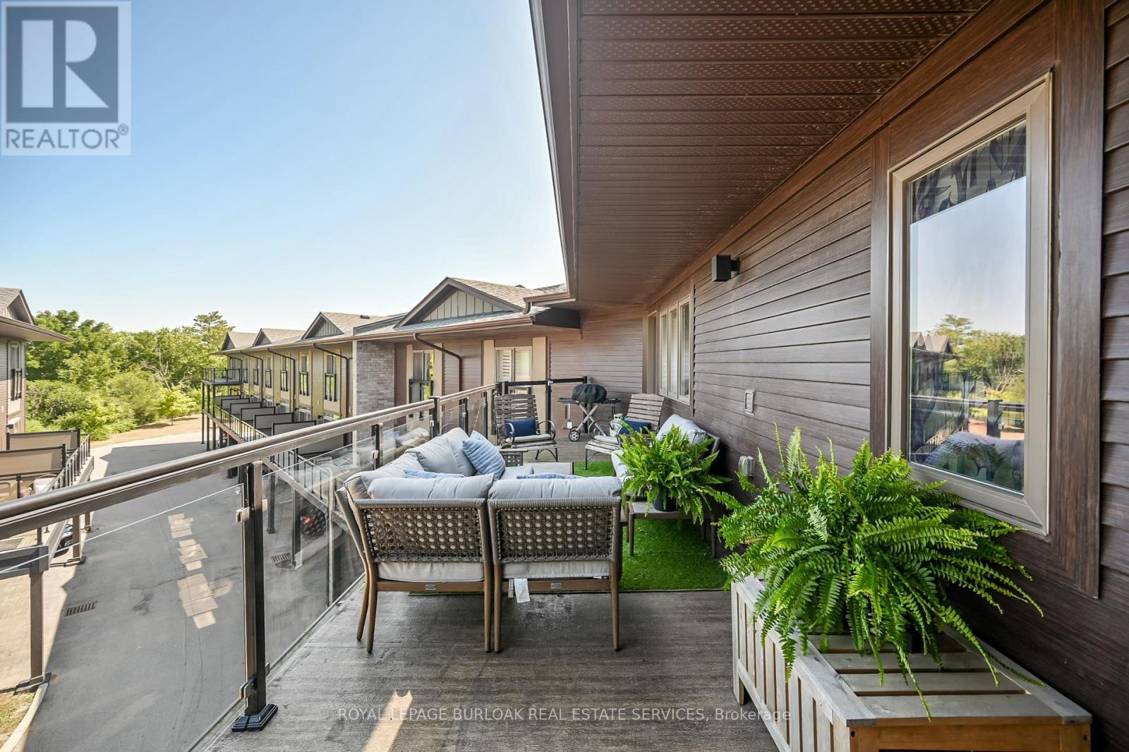 












12 - 23 ECHOVALLEY DRIVE

,
Hamilton,




Ontario
L8J0K4

